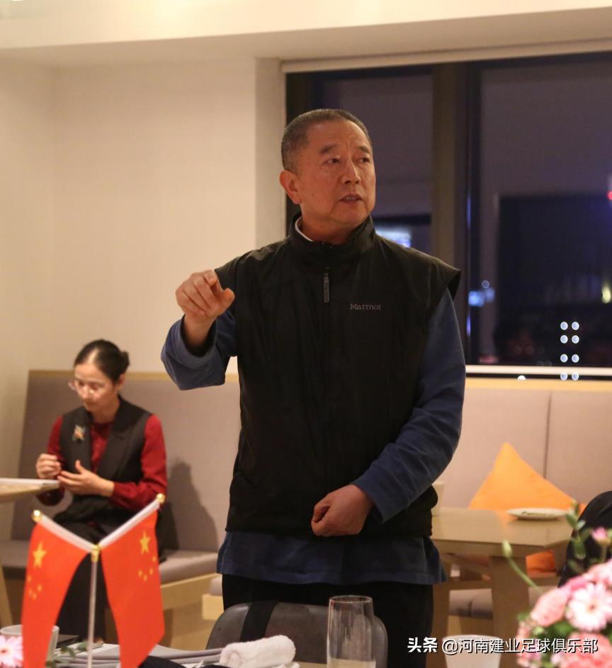 团聚团结为胜利而超越