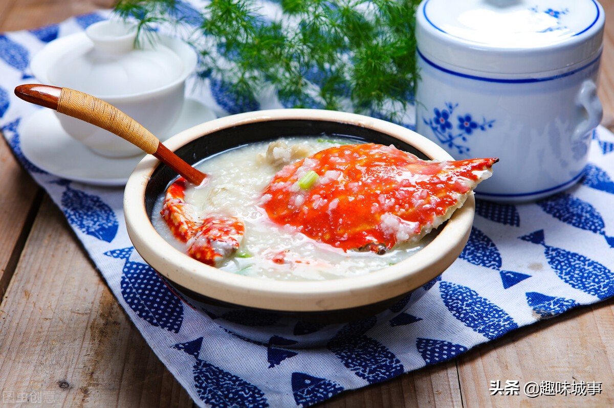 螃蟹煮熟的时候怎么处理比较干净,煮熟的螃蟹应该怎么处理才能吃