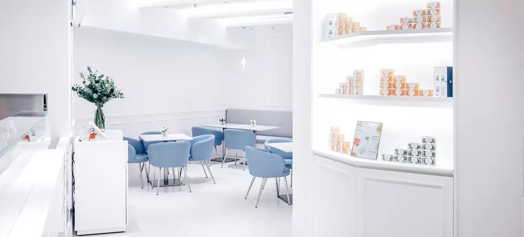 店员像柜姐、配送用劳斯莱斯，贵妇蛋糕卷成啥样了？