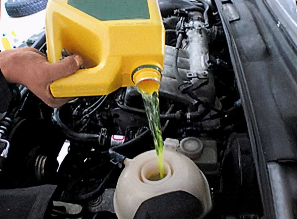 对于防冻液是否可以加水，正确的答案在这里