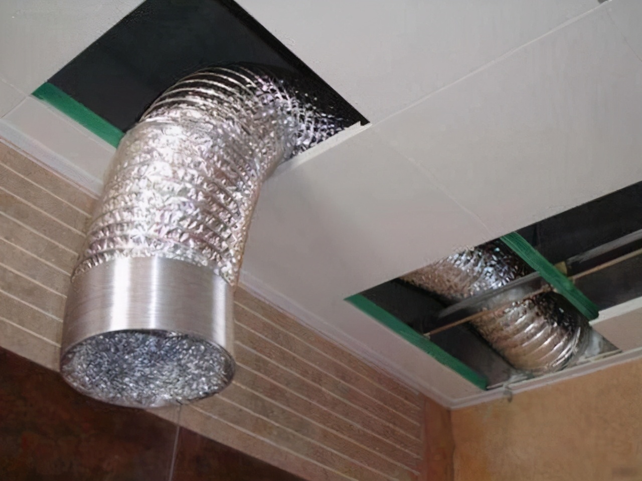 楼下改烟道影响楼上居民找谁解决,楼上私自改烟道导致楼下漏水