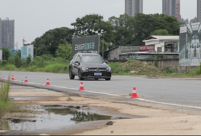 新款奔驰glc260l空间,2022款奔驰glc260l舒适性怎么样