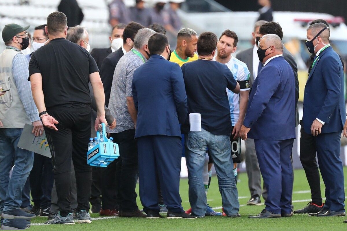 足球场上的罕见场面梅西和c罗,足球场上的搞笑瞬间c罗梅西