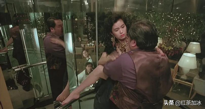 混黑帮、被咒克夫、承认当小三？“江湖女人”伍姑娘的彪悍人生