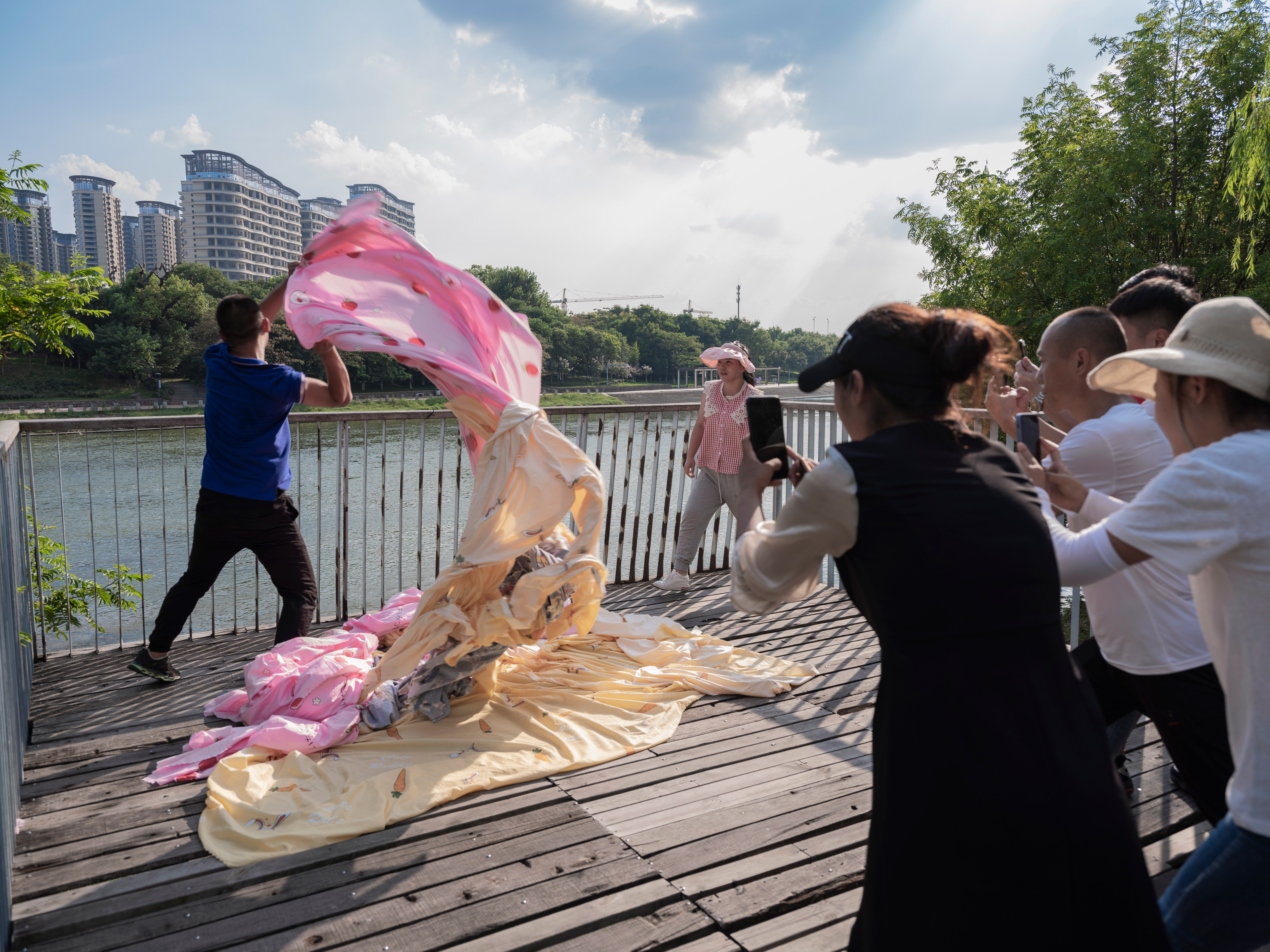 独家｜义乌带货主播生存实录：有人爆单暴富，有人成为“难民”