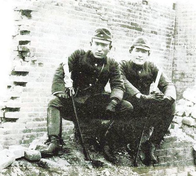 日军惨无人道的剧情,日军士兵被摔死