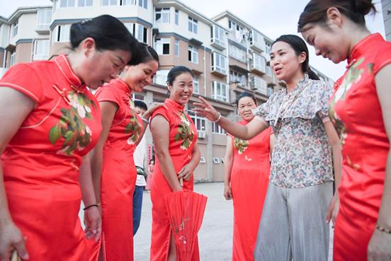 阿里巴巴敲钟的8个人,阿里巴巴敲钟人在哪里