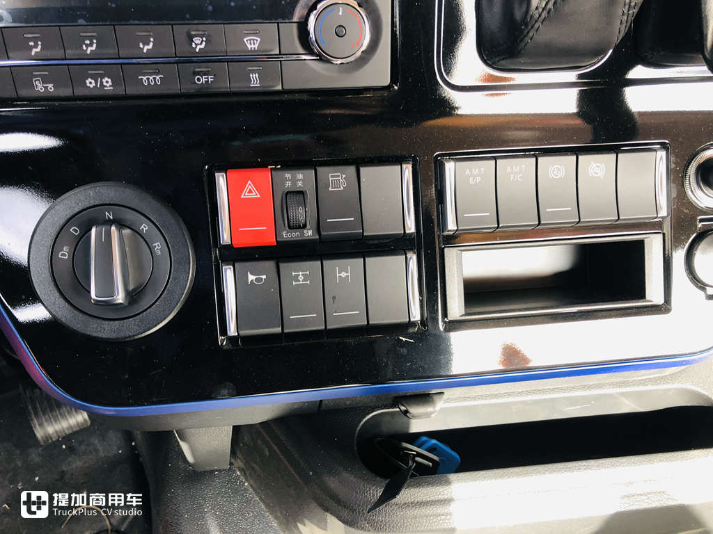 一汽青岛解放悍v最新款自动挡,解放悍v这车怎么样