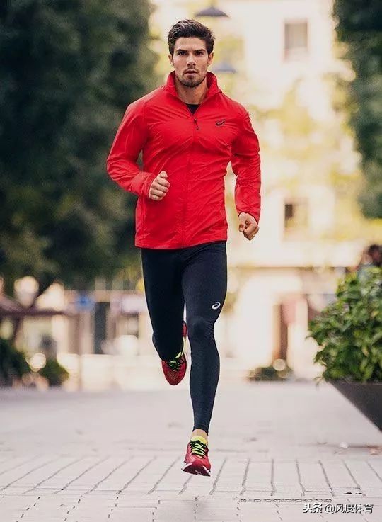 健身肌肉男穿衣搭配图片,肌肉男在健身穿衣搭配