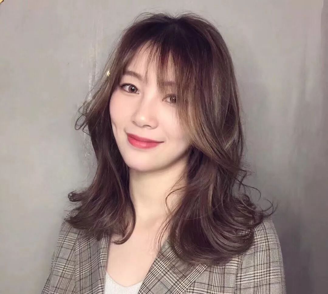 脸大怎么弄发型显脸小,个子矮脸大什么发型好看