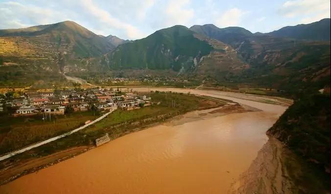 陕西华山黑龙潭,华山黑龙潭在哪个峰