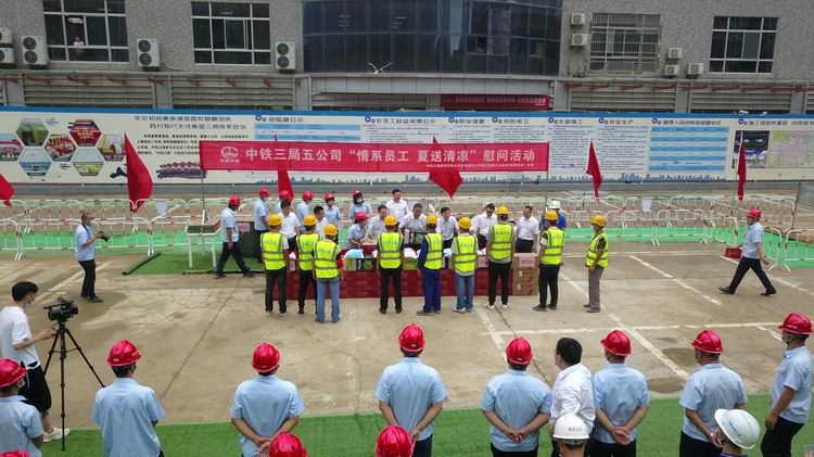 中铁三局五公司在西安地铁八号线项目举行*党**建示范工程启动仪式