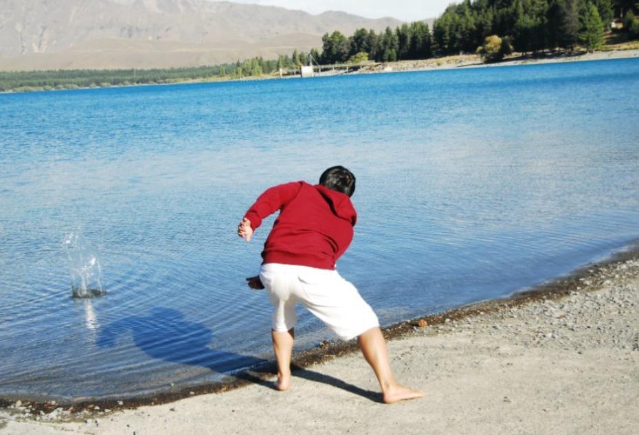 打水漂的少年,打水漂的少年完整视频