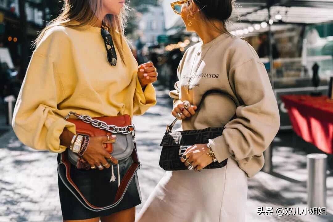 宽松版女款卫衣时尚款,秋冬时尚宽松卫衣冬