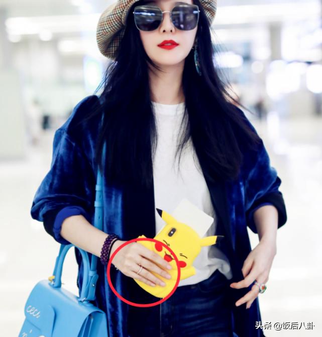 范冰冰晒自拍露出无名指戒指,范冰冰衣着平底鞋无名指戒指抢镜