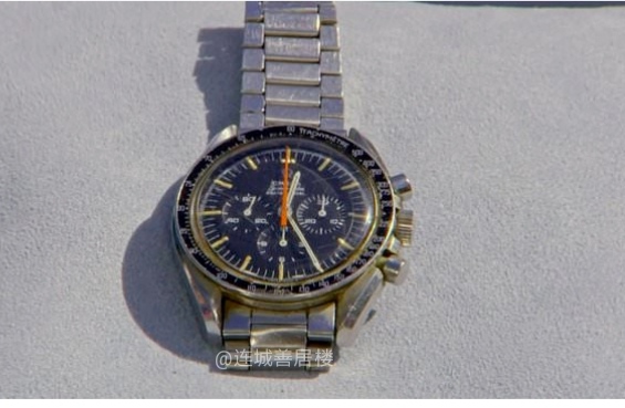 英国一位年轻人年轻时买了一个手表，现在28万卖掉