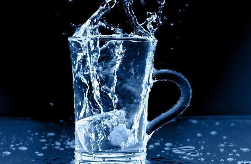 月子喝水用什么奶瓶,坐月子孕妈要不要多喝水