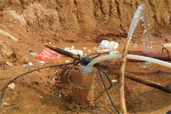 盖房子如何防止墙面返碱,农村房墙面返潮起碱是什么原因