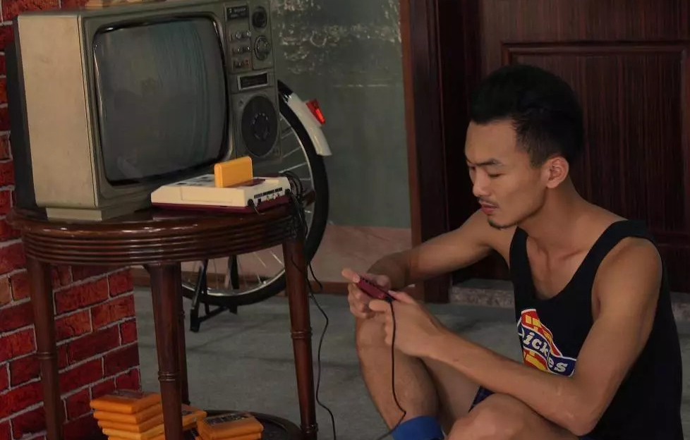 嫌弃校服，逃课打小霸王游戏机的90后老了