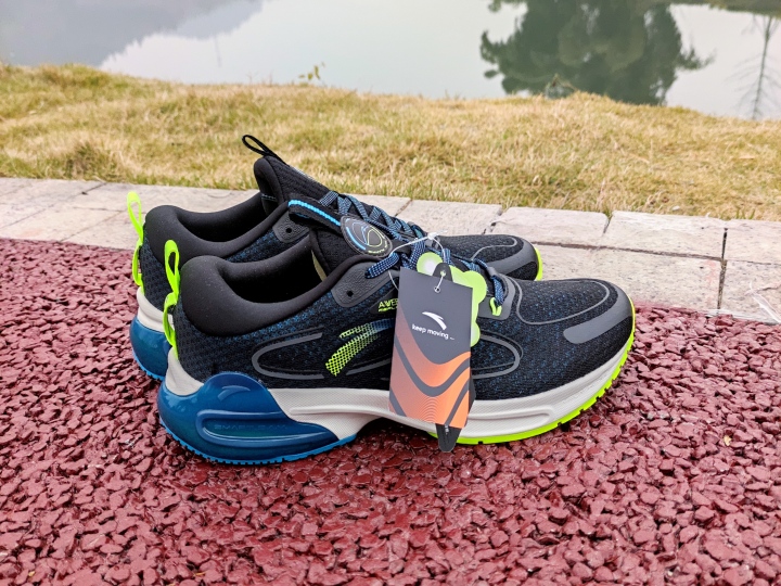 安踏咕咚联名跑鞋,安踏创1.5大数据跑鞋测评视频