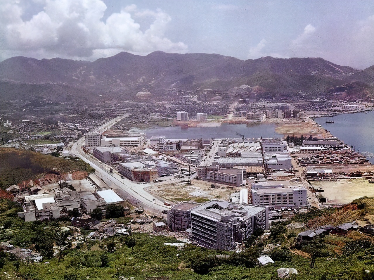 香港国际金融中心是哪一年盖的,香港金融中心形成历史