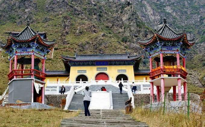 去新疆不跟团不自驾怎么玩,普通人不跟团去重庆自由行