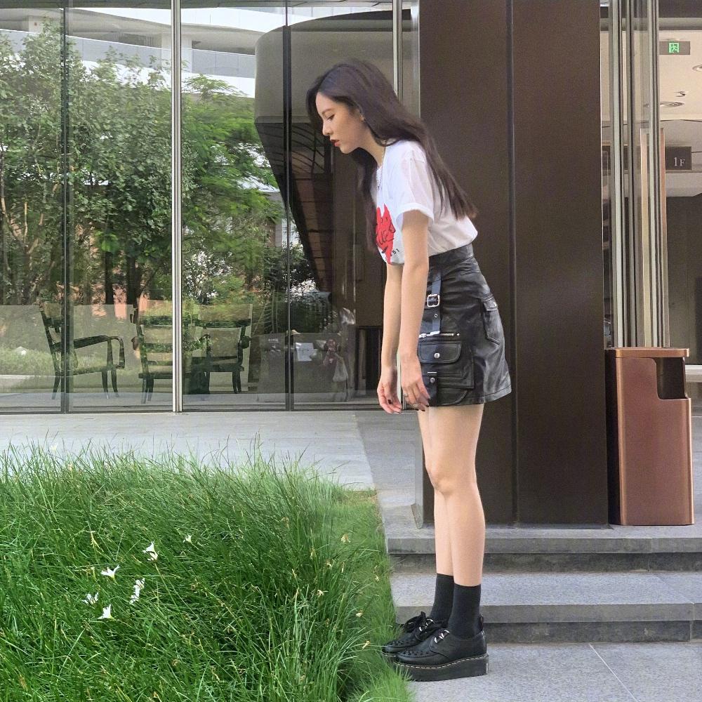 时髦精示范一件白t的100种穿法,一件白t多种穿法女显瘦