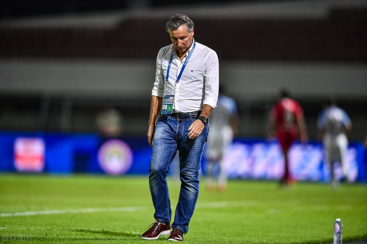 中国球迷送别主帅,河南球迷送别多拉多