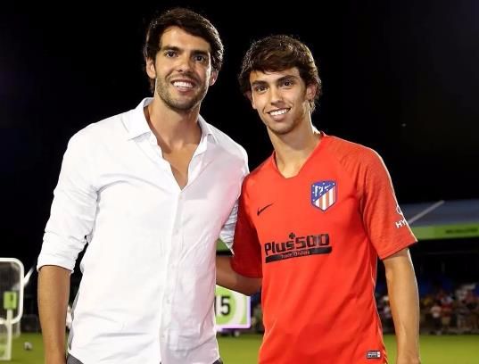 c罗与梅西谁是更伟大的足球传奇,19岁c罗梅西