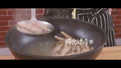大厨教你做泡椒凤爪猪皮,米其林大厨自制泡椒凤爪