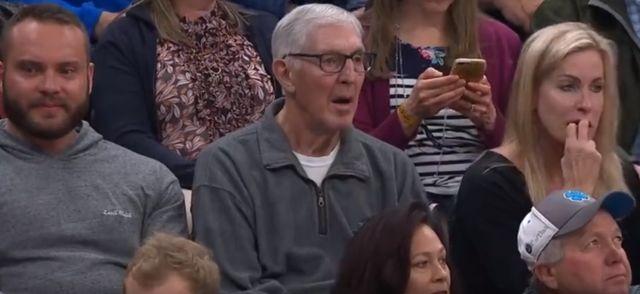 杰里·斯隆，是伟大球员，更是伟大的教练，退役了三件球衣号码