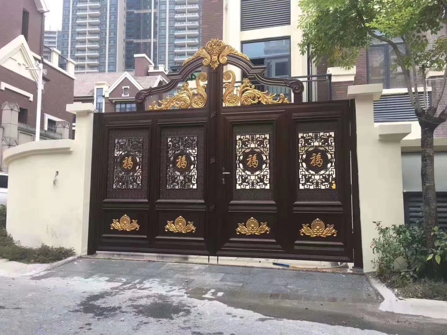 双开铝艺大门安装,双开铝艺大门