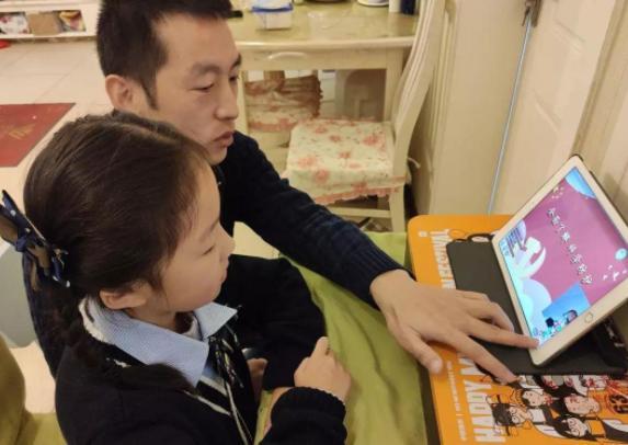 孩子家长群里自我介绍简单大方,家长进群自我介绍简单大方