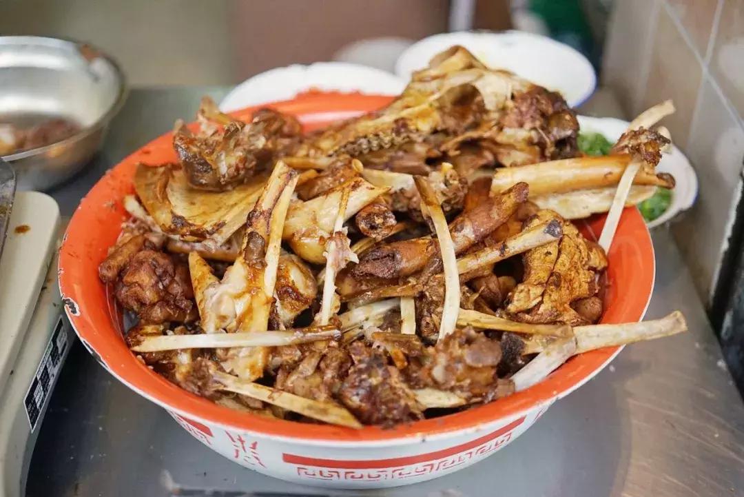 柴火灶铸铁大锅,大铁锅炖羊肉面