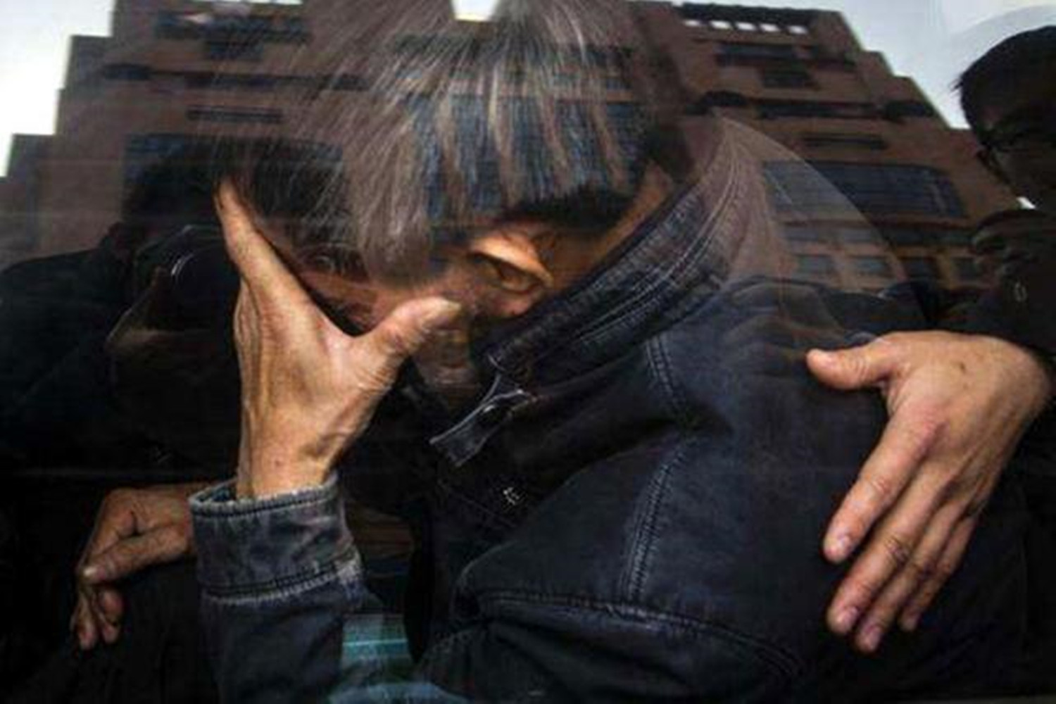 孩子长得不像爹妈妻子做亲子鉴定,孩子不像丈夫亲子鉴定结果