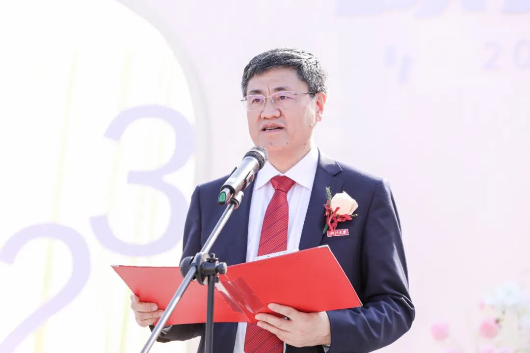 李兰娟致敬院士视频,致敬李兰娟院士的诗朗诵