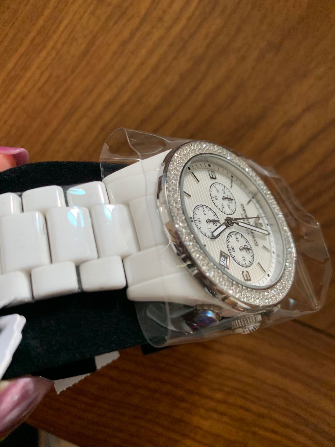 时尚女表什么品牌好,阿玛尼满天星女表陶瓷镶钻