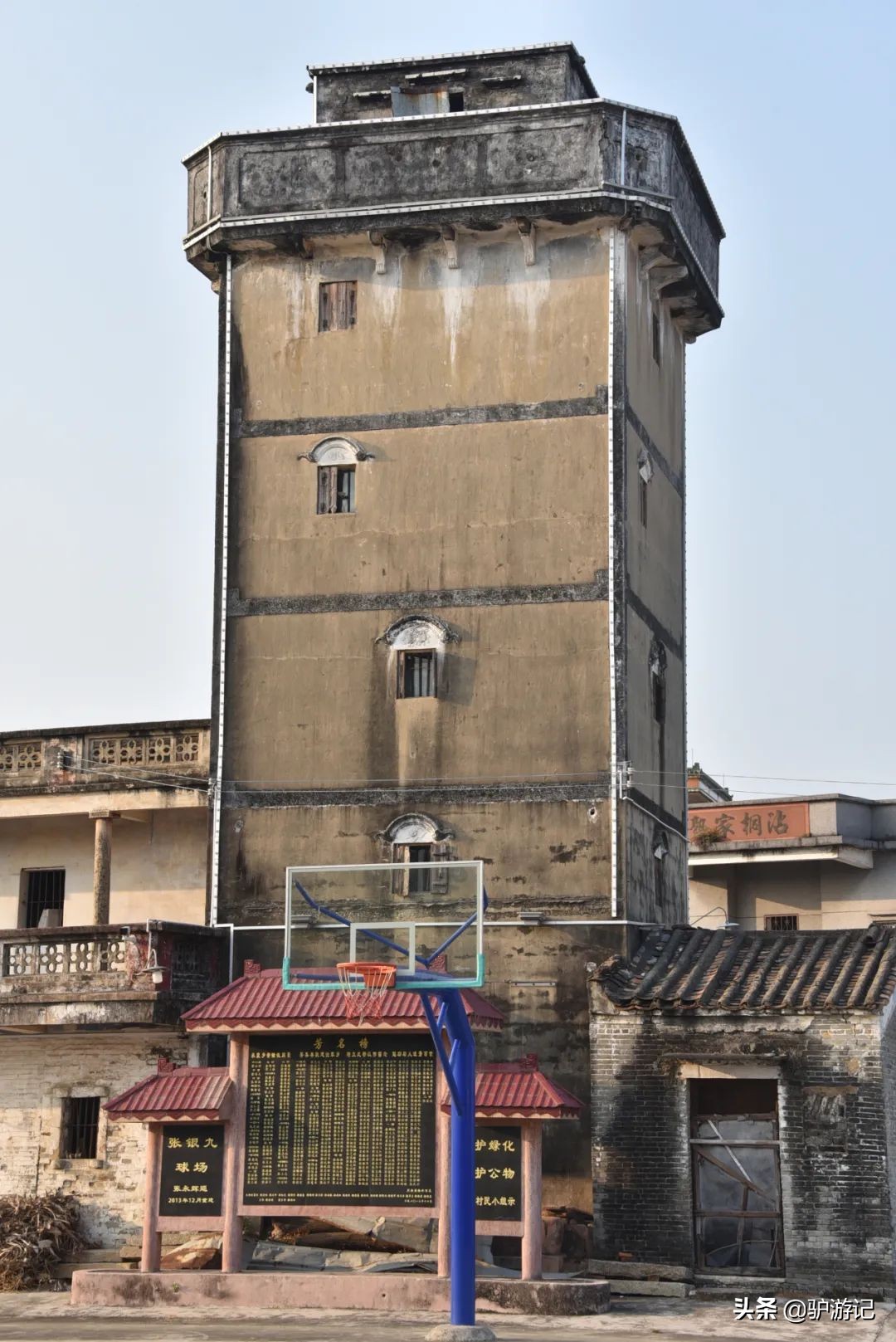 100年前通电话公交车的村庄，出了一位女中豪杰，尚存37座碉楼