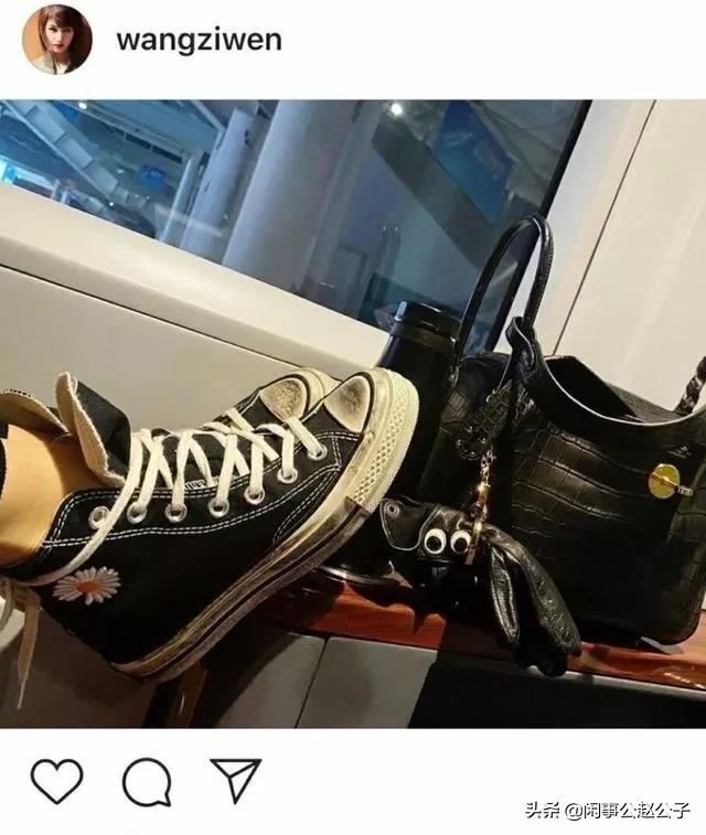 王子文在高铁上穿鞋拍照,王子文就坐高铁穿鞋踩桌板致歉