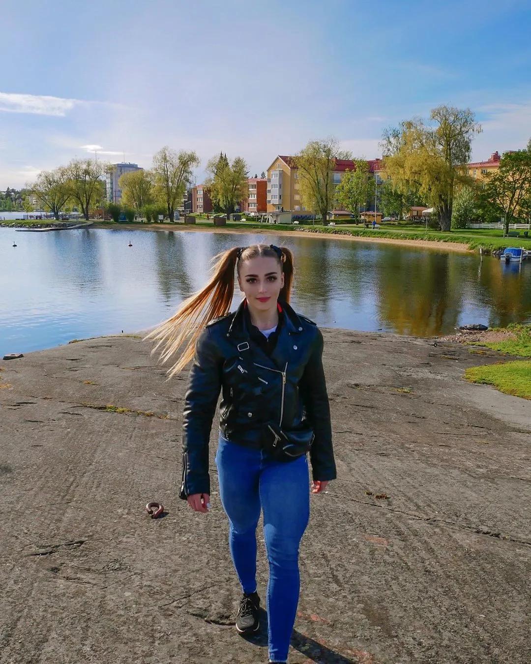 俄罗斯金刚芭比娜塔莉 (俄罗斯金刚芭比肌肉爆裂)