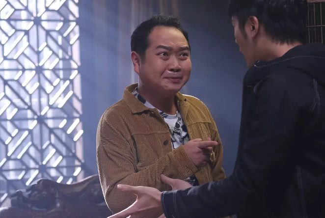 他卖丑成名，拍戏从未让周星驰喊NG，今股沟男发福变呆萌大叔