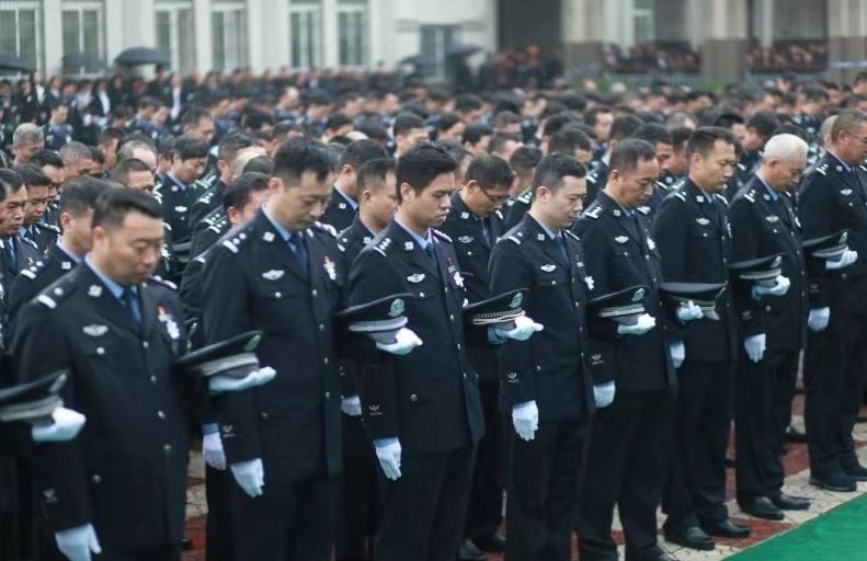 中弹牺牲的儿子,牺牲时年仅十几岁的孩子