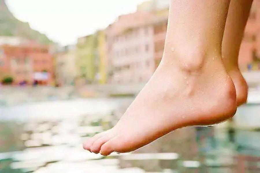 足行健按摩鞋对身体有伤害吗,为何那么多人选择徒步