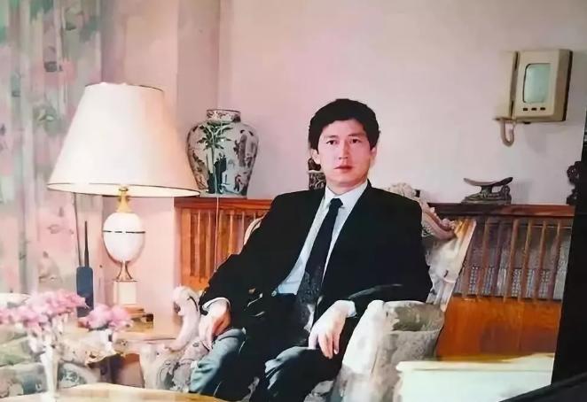 北京29岁男娶70岁美国富婆,小伙娶美女继承她亿万财富