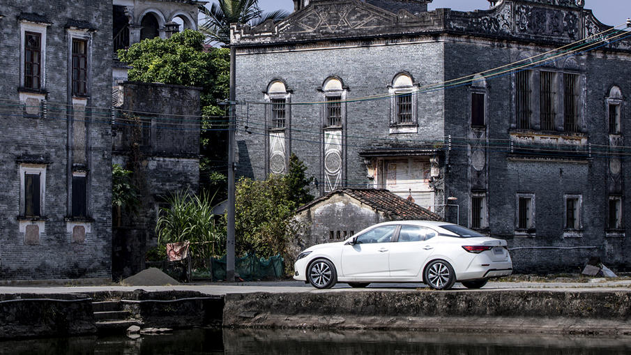 最新款日产轩逸试车,13年新轩逸1.6自动高配的油耗