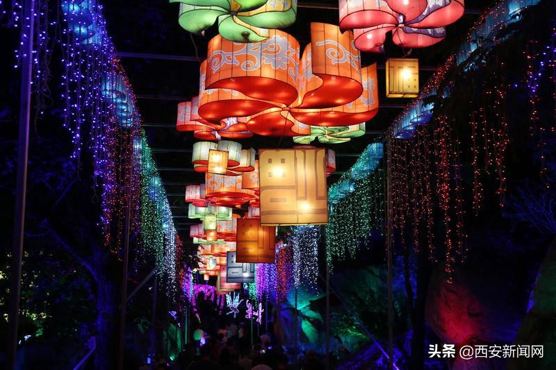 秦岭欢乐世界梦幻灯光秀,秦岭欢乐秀