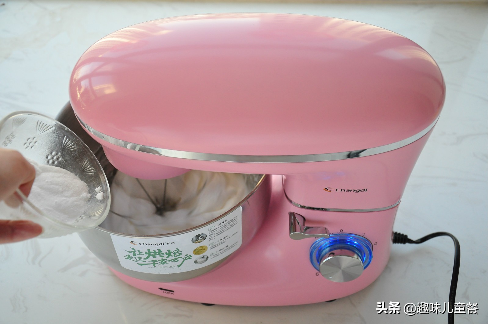 超萌兔蛋糕制作过程,怎么给兔兔做生日蛋糕