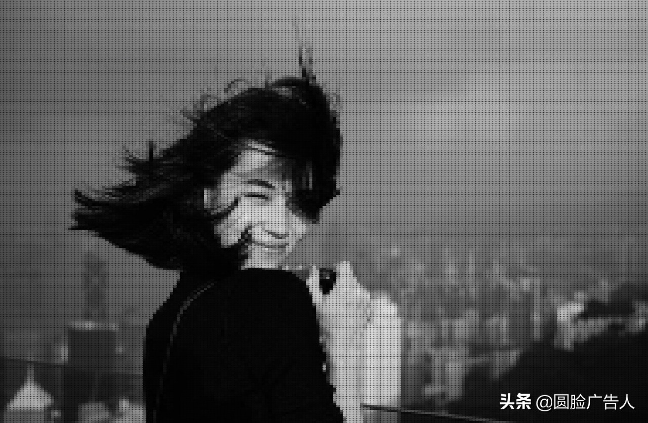 送福利啦!这个有毒的抖音故障风设计网站设计师值得免费拥有