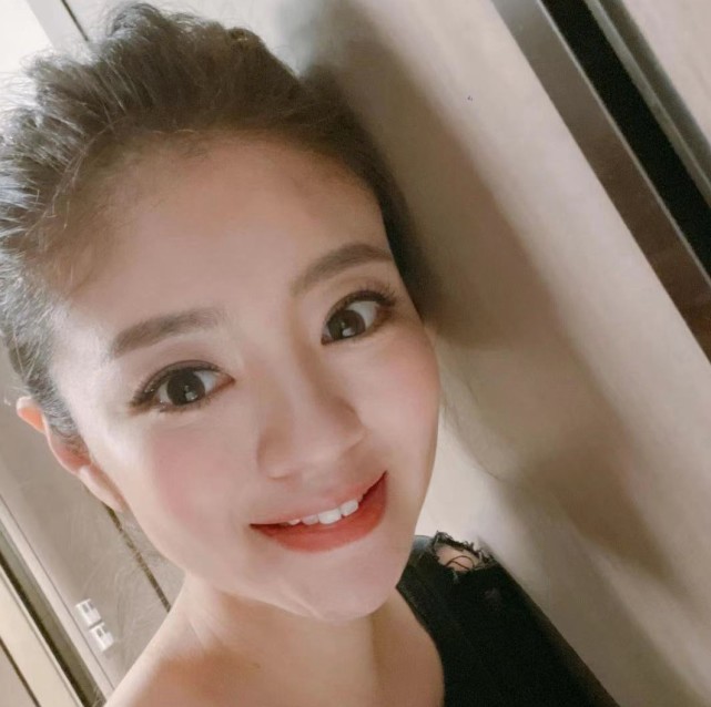 当妈不容易坐月子,安以轩复工首晒照