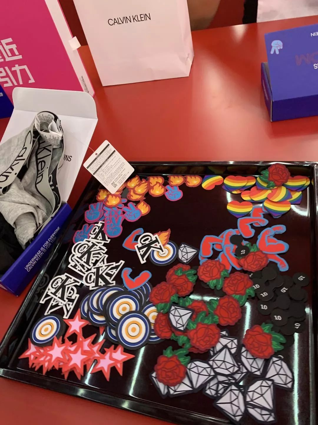 What!竟然有人冬天只用穿这一条裤子……赛格CK快闪店给你答案